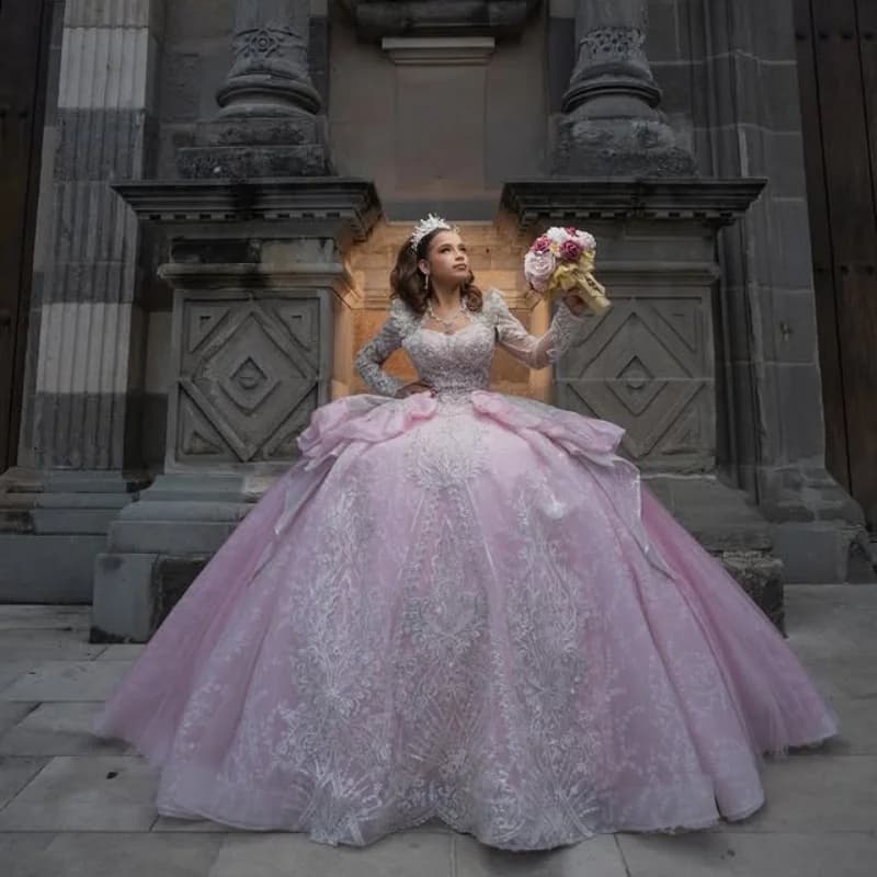 Abiti Quinceanera rosa lucido personalizzati con spalle scoperte applique con paillettes in cristallo coda lunga fiocco Vestido De 15 Quinceanera