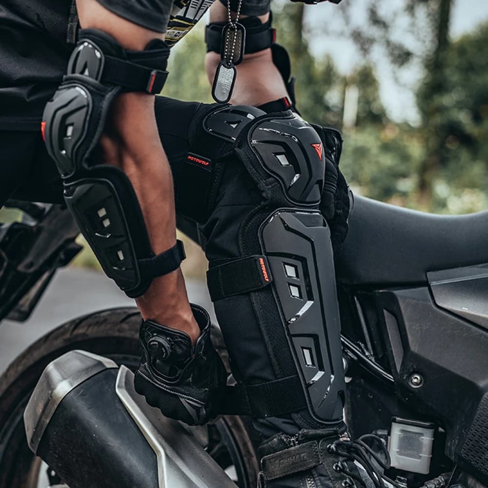 Protezioni per ginocchia fuoristrada: armatura CE resistente agli urti e cinghie regolabili per la guida notturna e le corse motociclistiche