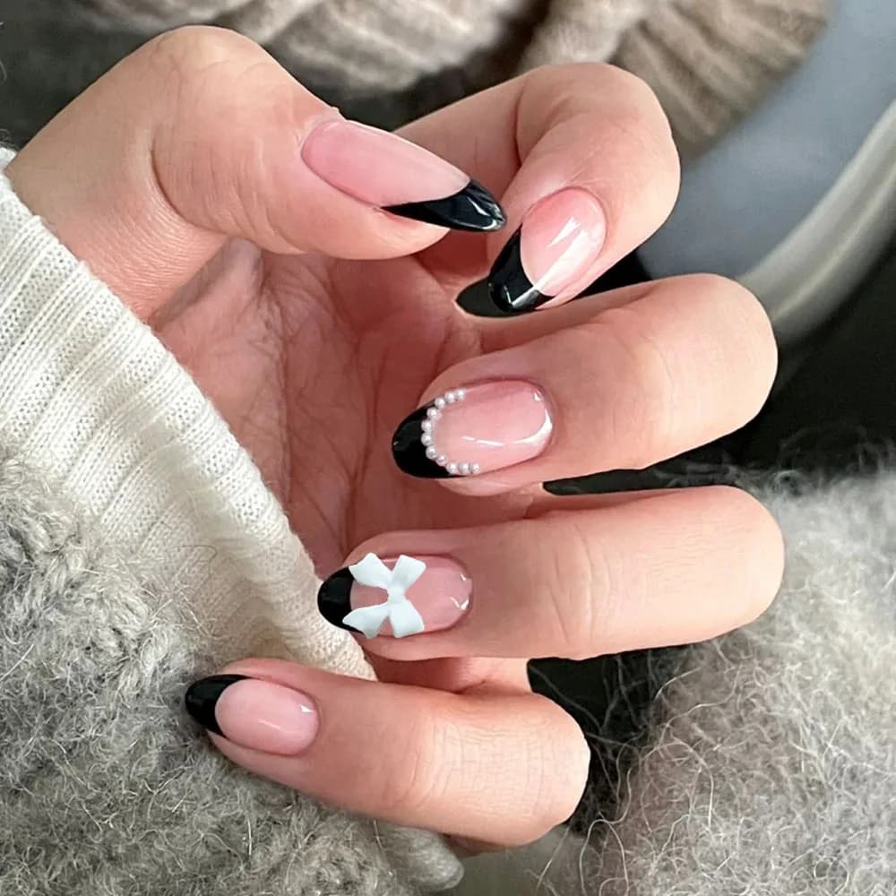 24 pezzi corto ovale nero punta francese stampa sulle unghie fiocco corto con design di perle adatto perfettamente set di unghie finte acriliche, contenitore