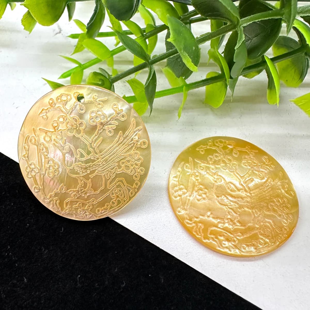 4Pcs Round Pendant The Mother Of Pearl Shell Yellow Loose Pendant 30mm For Jewelry Making DIY Earring Necklace Accessory