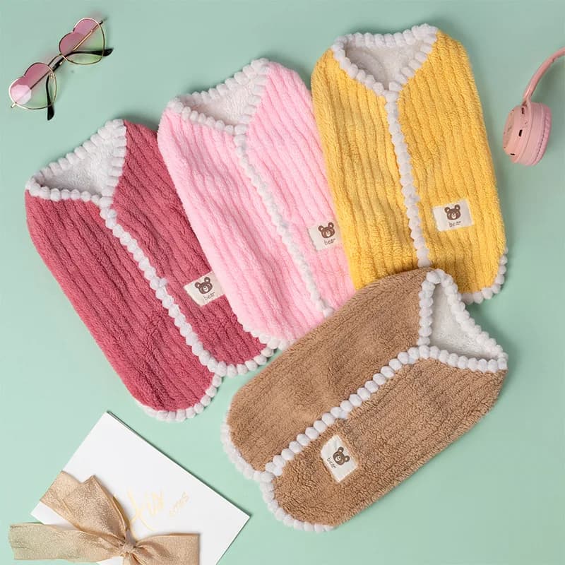 Winter Dog Coat Plaid Fleece Vest with Leash Hook Warm Pet Jacket for Teddy Cats Dog Costume Pets Dog Clothes for Puppy Dogs