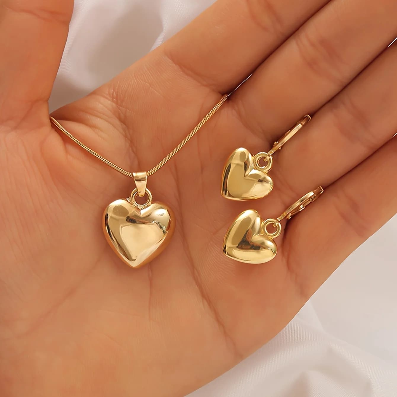3pcs French-Style Minimalist Heart Pendant Necklace and Earrings Set, Elegant Thin Snake Chain Collarbone Necklace, Creative Dangle Hoop Earrings, Fashionable Women's Daily Versatile Jewelry for Dating, Parties, Vacations, Ideal Valentine's Day Gift