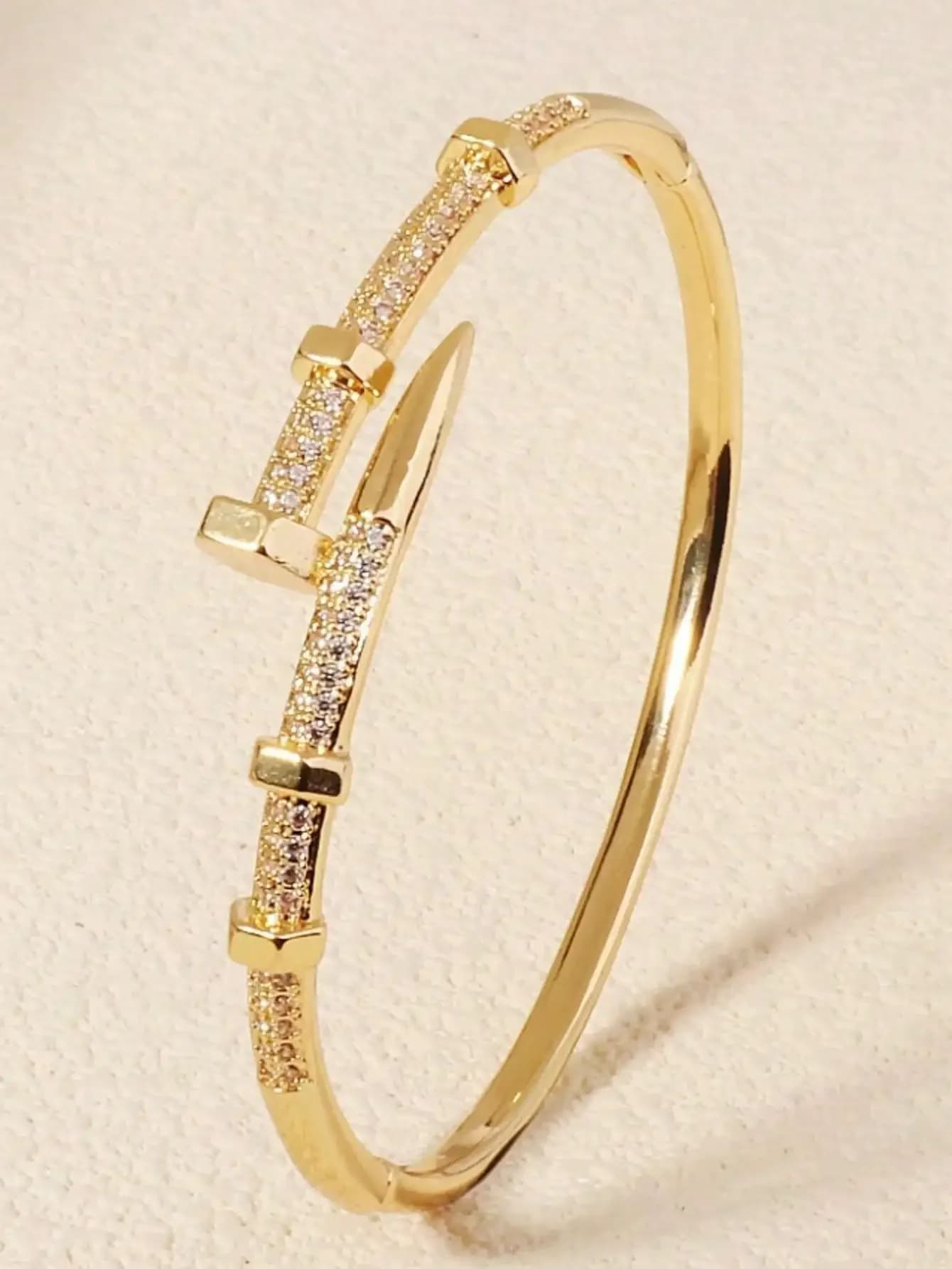 1 bracciale elegante con fibbia, in rame con micro-incastonature di zirconia, design di alta gamma, adatto come regalo per le feste.