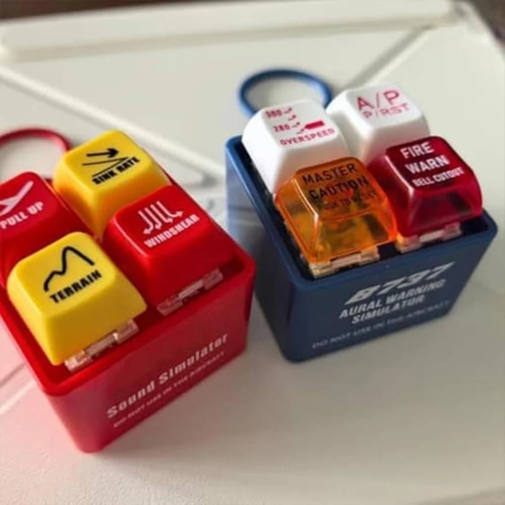 Portachiavi con simulatore di suono di avvertimento con luce a LED Portachiavi di avviso per aereo Ornamento pilota di emergenza per borsa per fan dell'aviazione