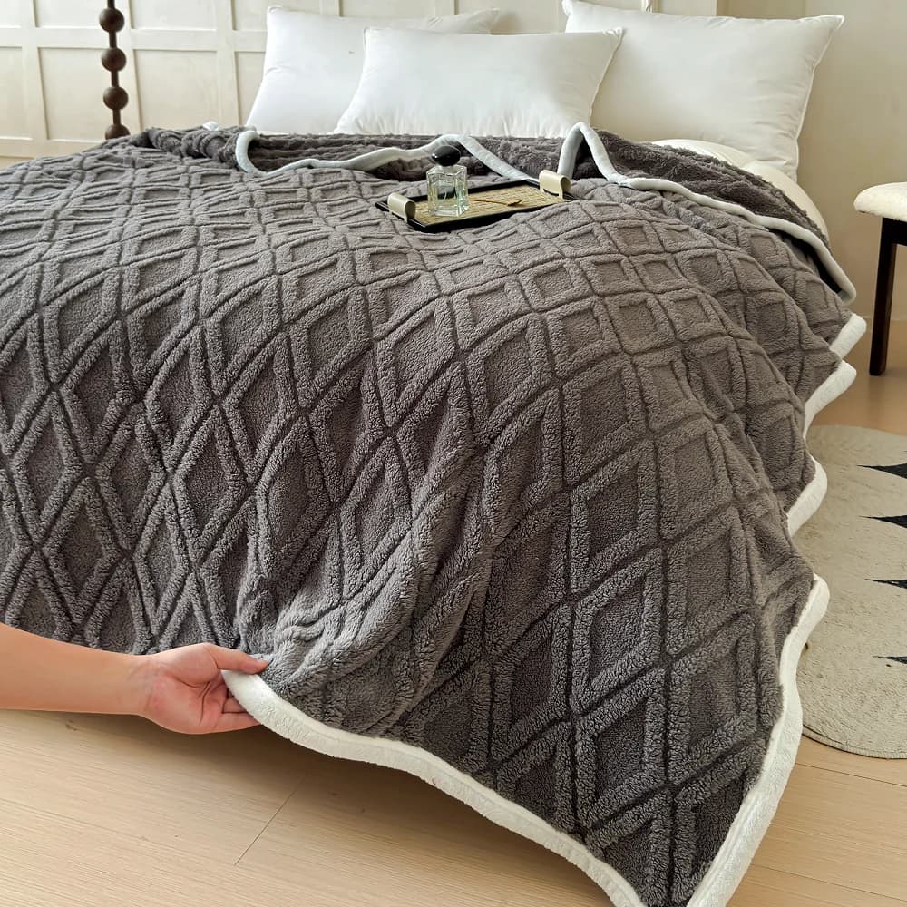 Morbida e calda coperta in pile di agnello per divano letto Inverno Autunno e inverno Comoda copertura in flanella per pisolino in ufficio Aria condizionata
