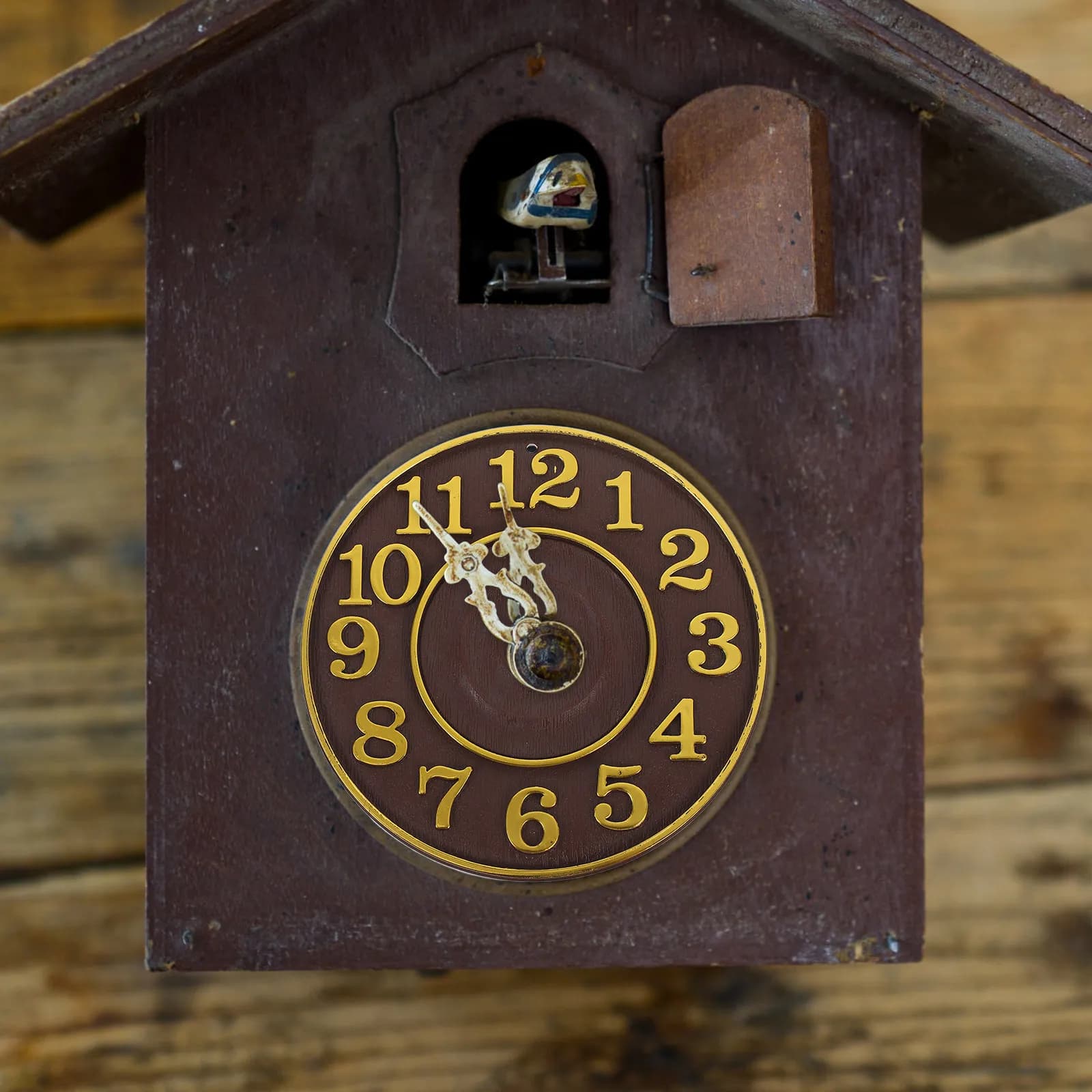 Retro Cuckoo Wall Clock with Roman Numerals and Wooden Carved Frame Chiming Hourly Cuckoo Sound for Bedroom Living Room Office