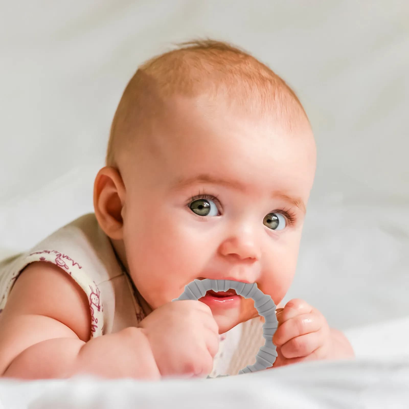 Set di 4 Braccialetti Massaggiagengive in Silicone Morbido e Masticabile per Neonati e Bambini, Anelli Sensoriali per Alleviare il Dolore delle Gengive