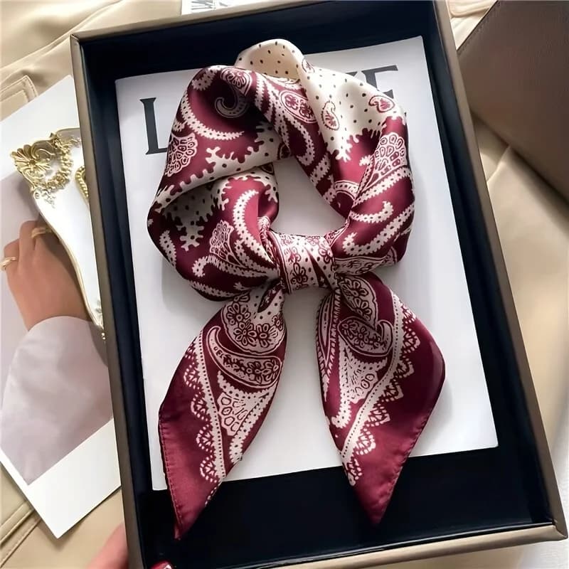Nuova Sciarpa Quadrata Piccola con Stampa Paisley 2025, Morbida in Raso Effetto Seta, Sottile, Stile Maturo, Protezione Solare, per Donna