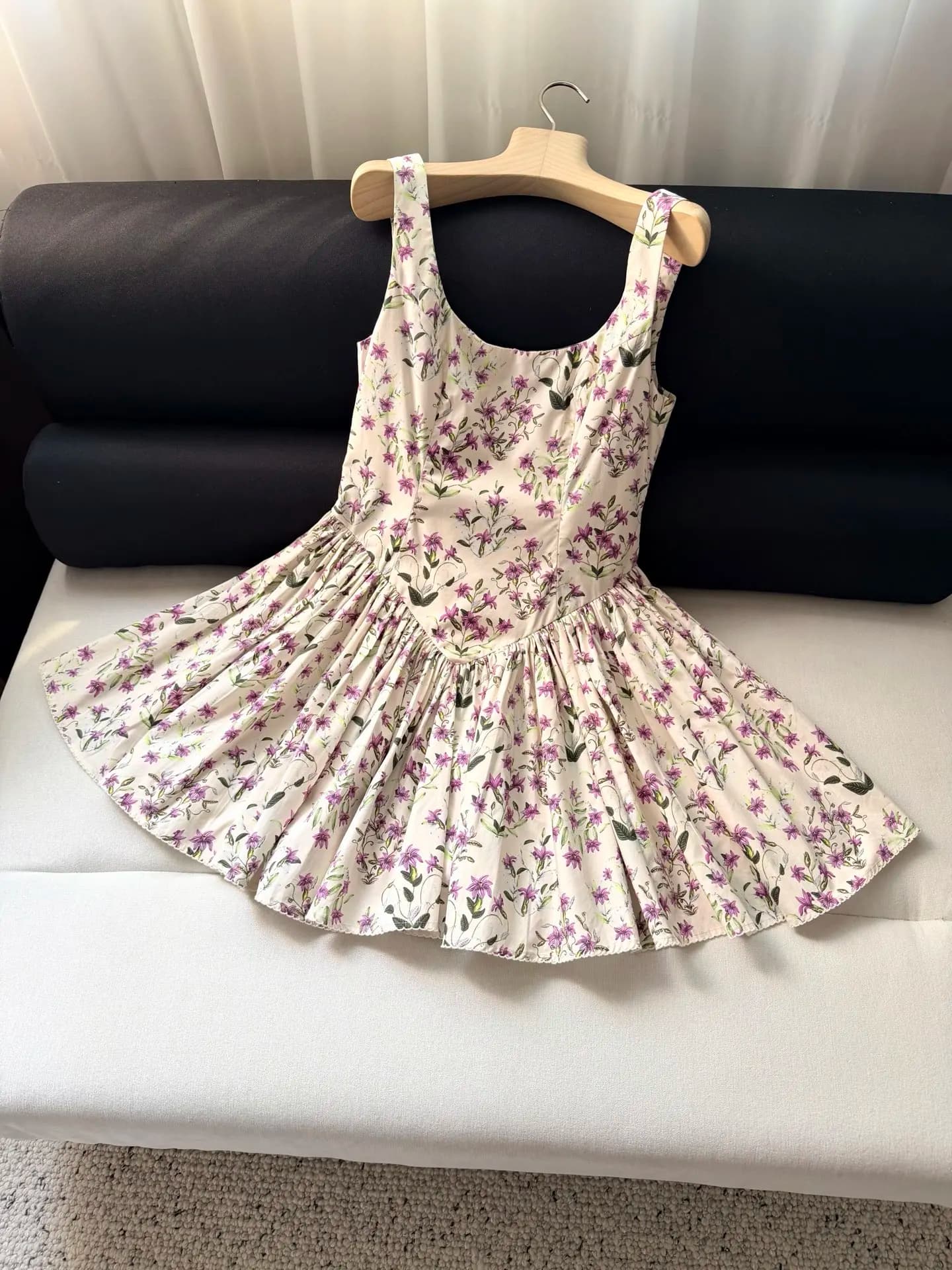 Abito da donna con stampa di fiori viola, mini abito femminile alla moda, senza maniche, con scollo a U, in puro cotone, a vita alta