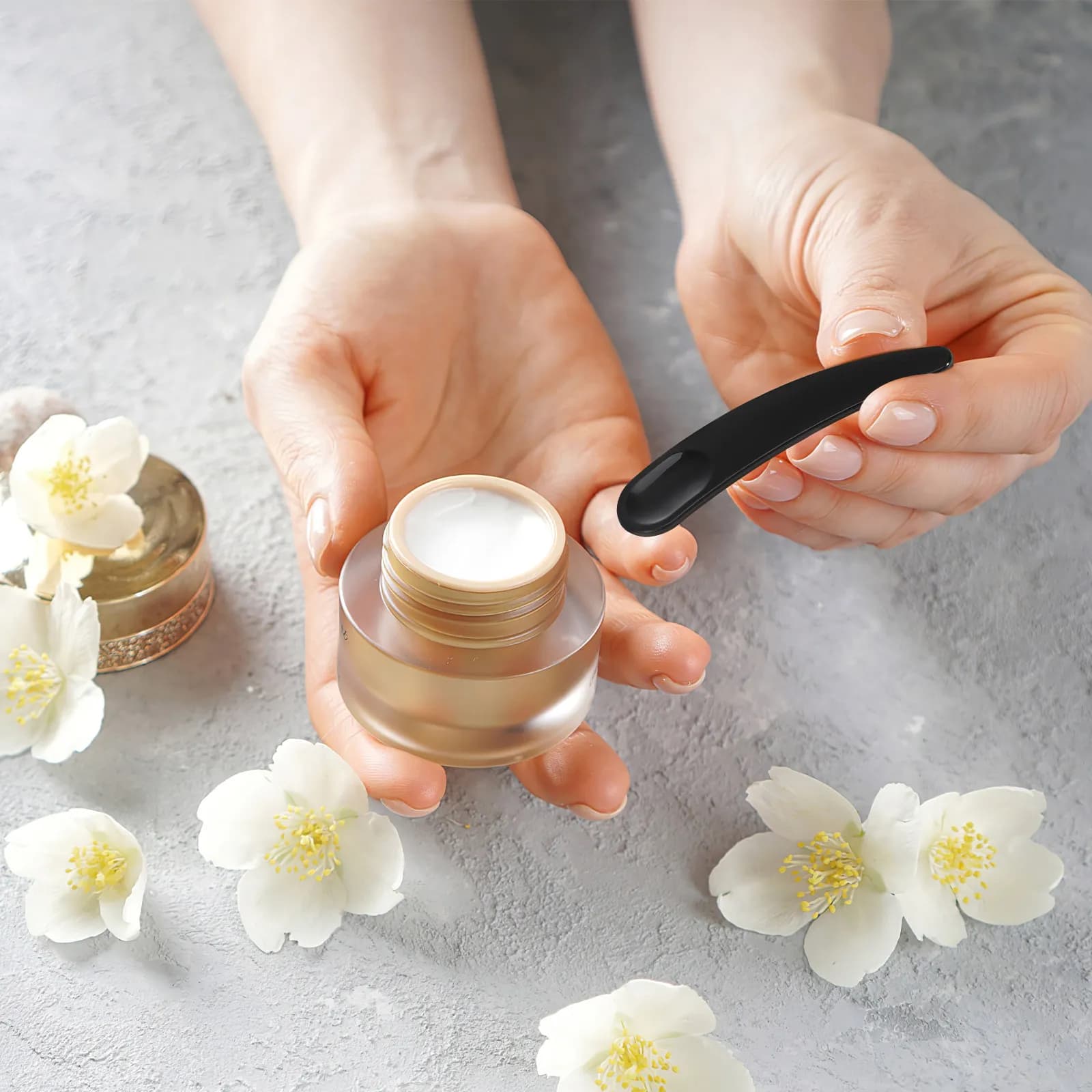 50 Pezzi Spatole e Cucchiai per Crema Viso, Strumenti per la Cura della Pelle, Spatole in Plastica per Trucco, Accessori di Bellezza per Viaggi e Uso Quotidiano, per Maschere e Creme