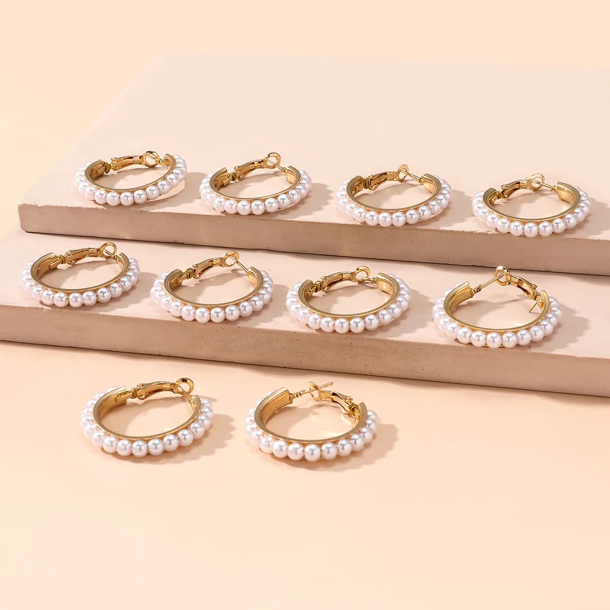 Set di dieci pezzi con perle di metallo transfrontaliere, temperamento alla moda, alto senso, orecchini a bottone da donna, set di gioielli con ciondolo semplice