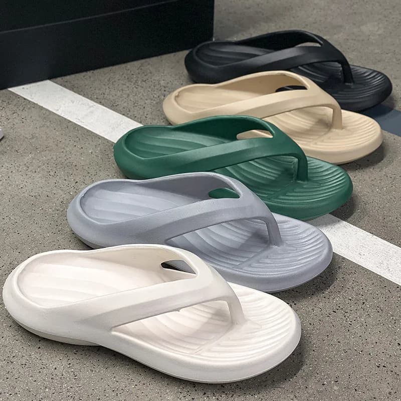 Infradito per uomo donna estate 2026 clip toe fondo spesso nuvola pantofole donna spiaggia antiscivolo suola morbida infradito diapositive