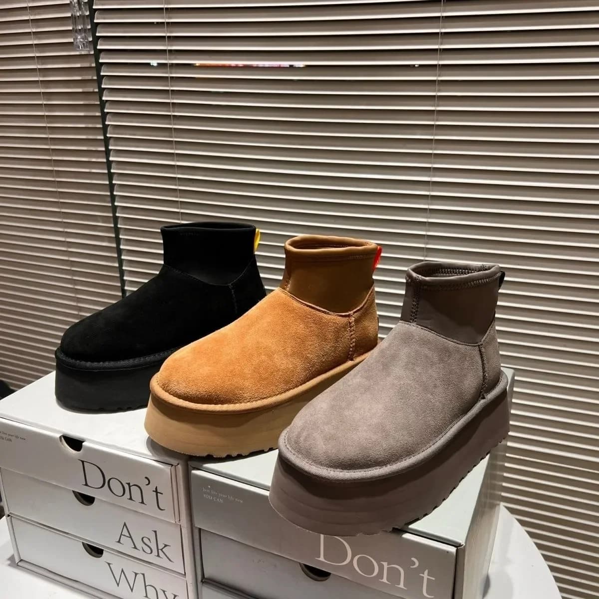 Stivali da neve con fondo spesso invernale da donna 2025 Scarpe di cotone calde di nuovo stile Stivaletti corti elastici sottili con interno in pile