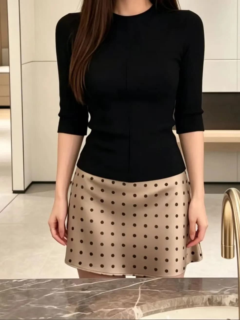 Completo Estivo da Donna: T-Shirt Halter a Pois Effetto Snellente e Gonna Midi, Stile Vintage Senza Maniche, Nero