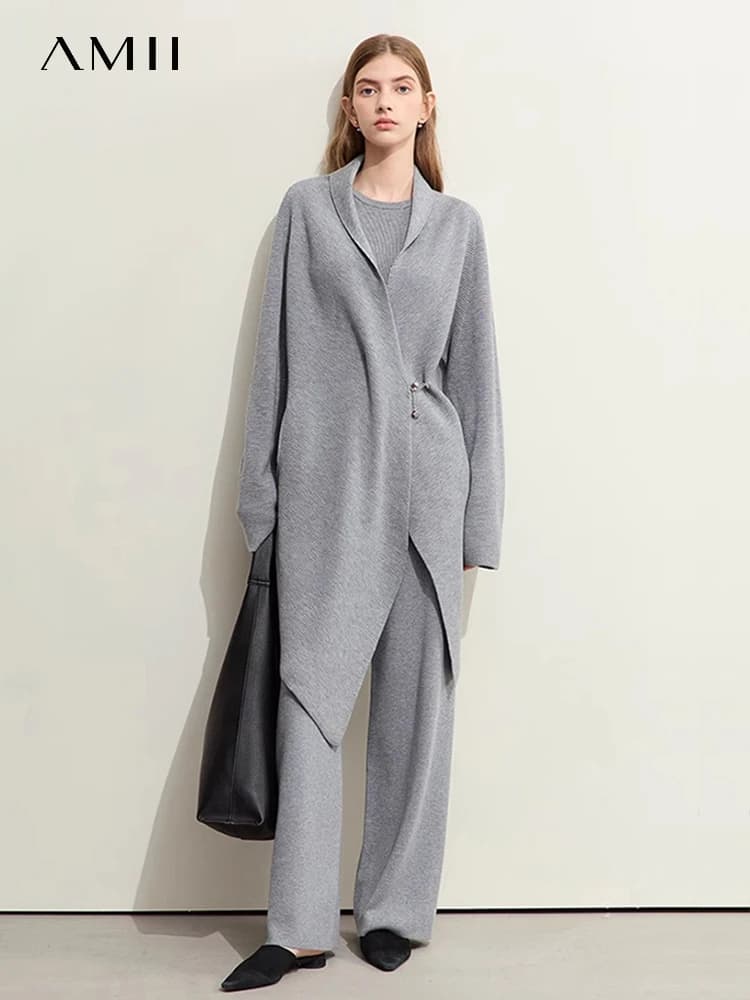 AMII Minimalista 2025 Cardigan di lana da donna Autunno Nuovo pigro Colletto rovesciato Tasca con catena ad ago Maglioni morbidi solidi 12353101