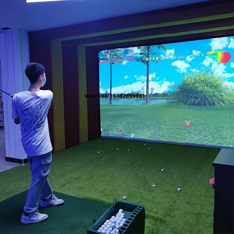 Simulatore di Golf Indoor Songfa con Risoluzione 1280x720, Schermo Touch Ottico, Sistema Operativo Windows/Android, Proiettore per Casa e Club