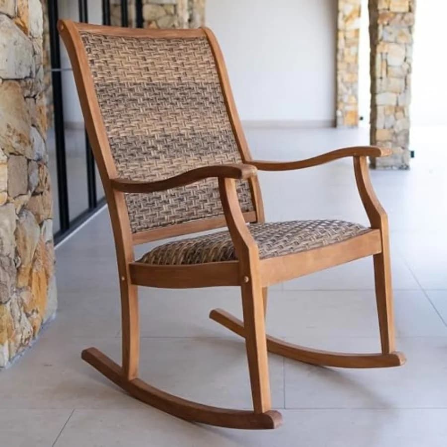 Sedia a dondolo da veranda Dunham in teak e vimini, seduta imbottita intrecciata, dondolo da esterno in legno di teak resistente alle intemperie con cuscino ad asciugatura rapida integrato