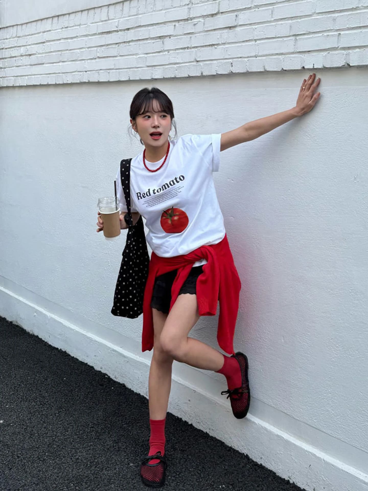T-shirt Casual da Donna Stile Dolce con Stampa di Lettere e Frutta Bianca, Manica Corta, Nuova Moda Estiva Versione Coreana in Fibra di Poliestere