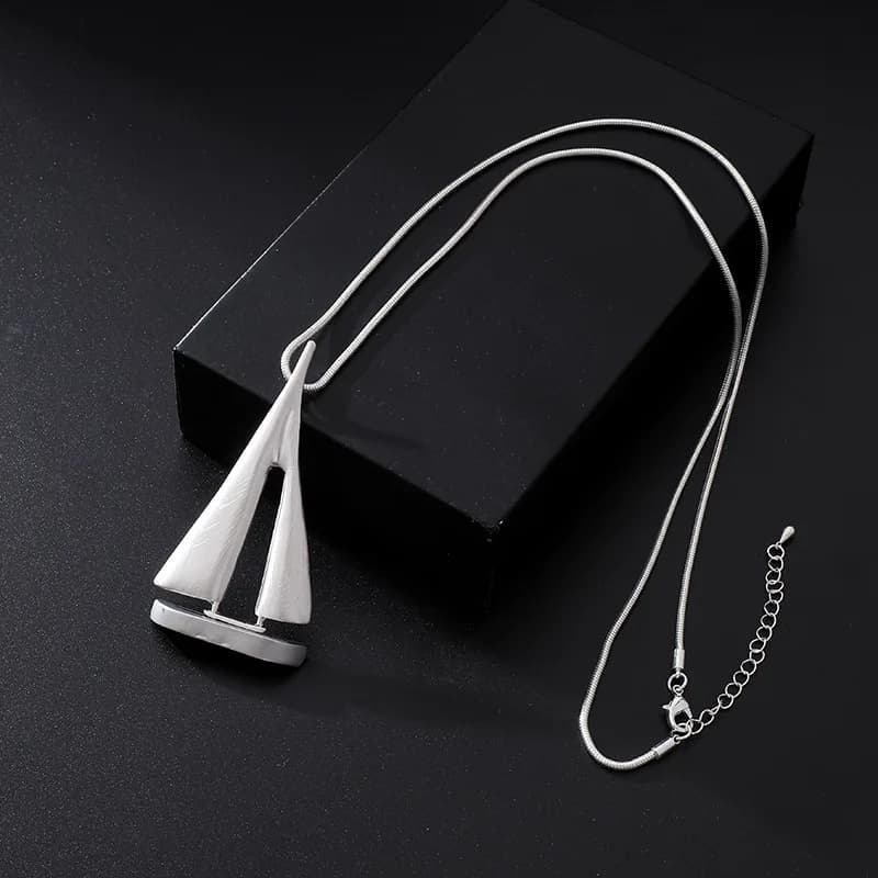 Hot-selling European and American high-end trendy design sailing alloy pendant women's long necklace