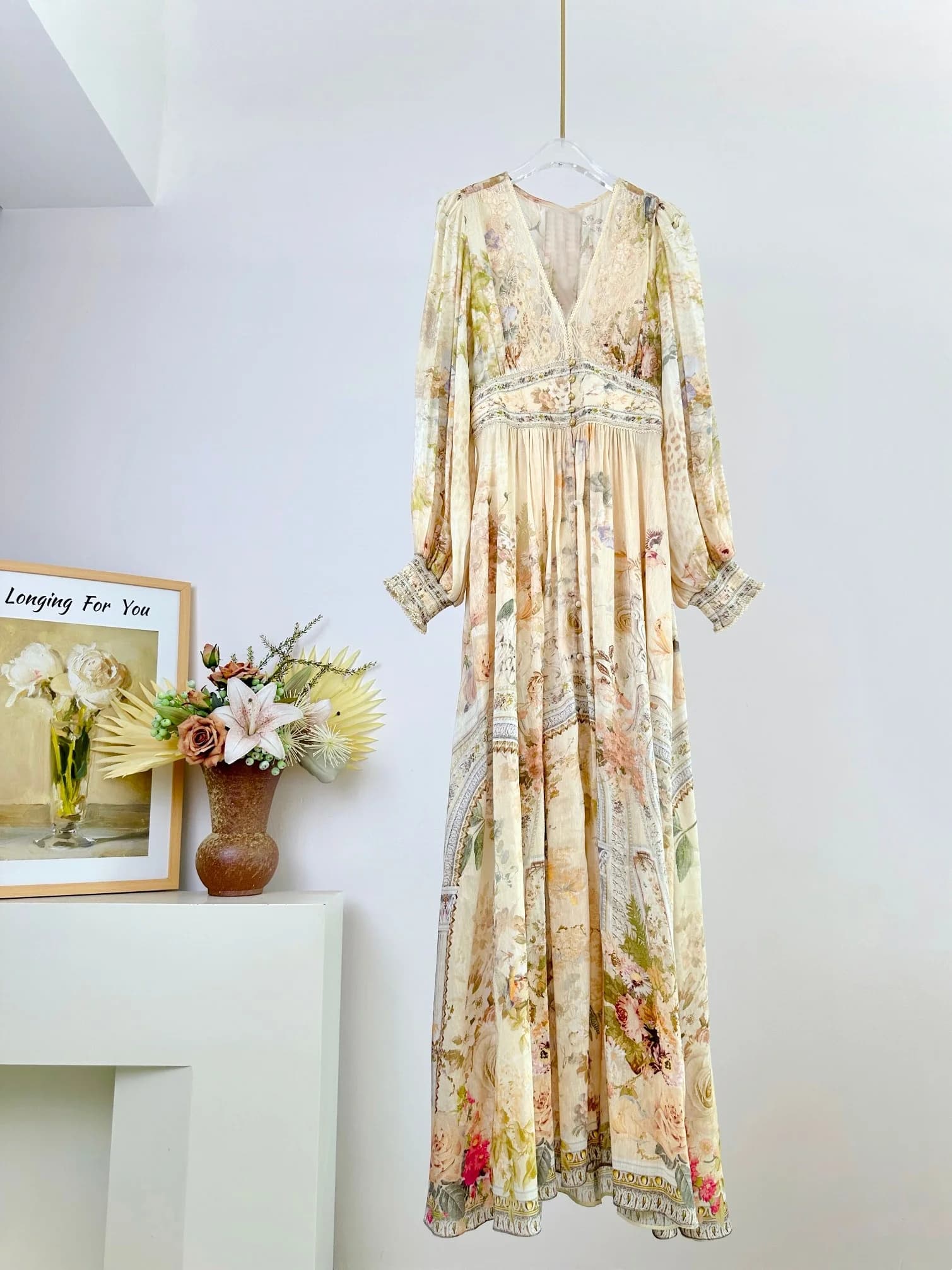 Abito Lungo in Seta 100% con Stampa Floreale per Donna, Decorato con Cristalli, Maniche Lunghe, Chiusura Monopetto, Vita Elasticizzata, Elegante Vestito