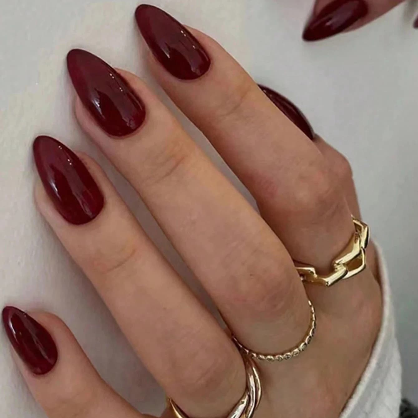 ARTAUG 24PCS Press On Nails Breve Mandorla Vino Rosso Alta Saturazione Falso Press On Nails Coreano Press On Nails San Valentino