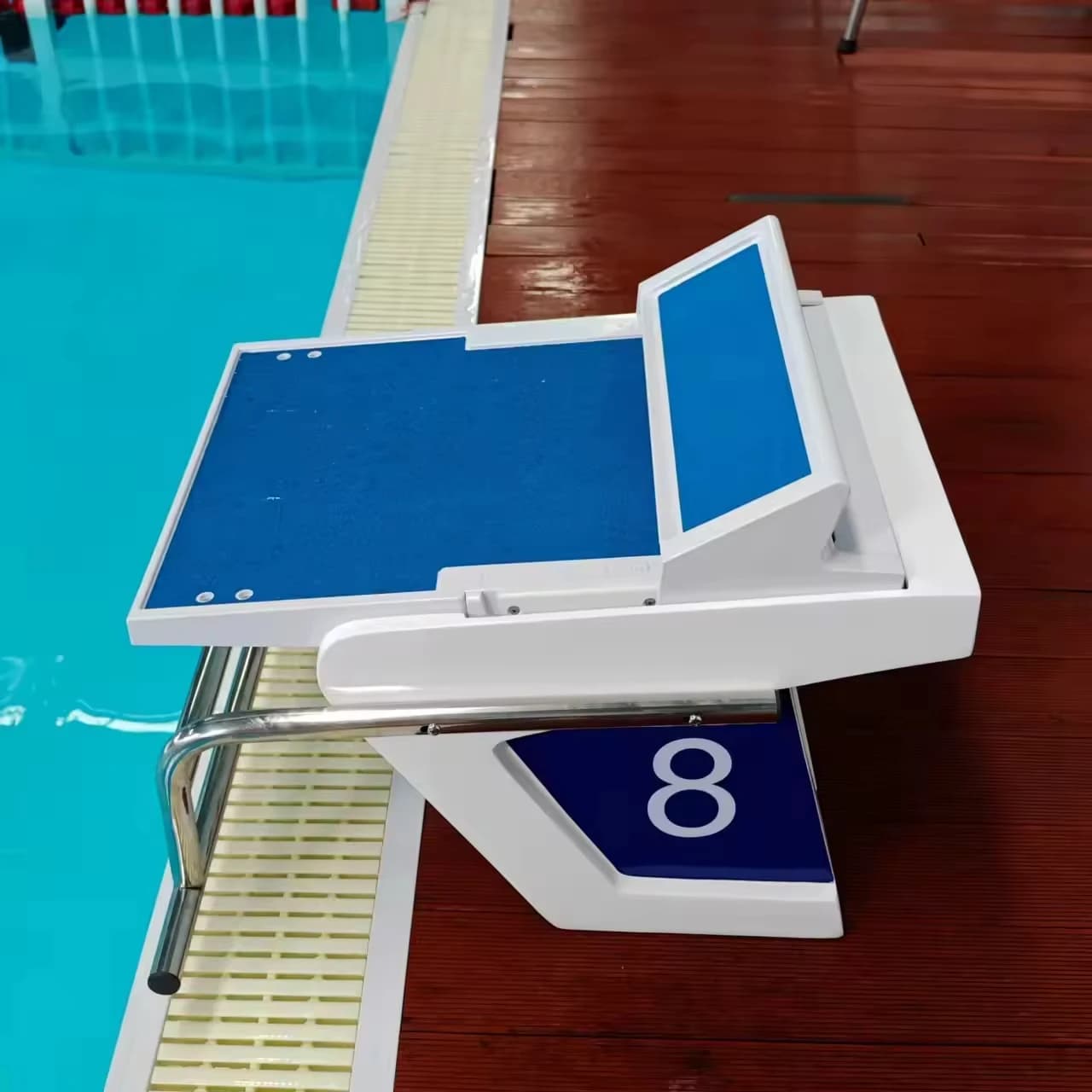Attrezzi e Accessori Essenziali per Piscine da Competizione - Piattaforma di Partenza, Blocco di Salto, Corda per Piscina
