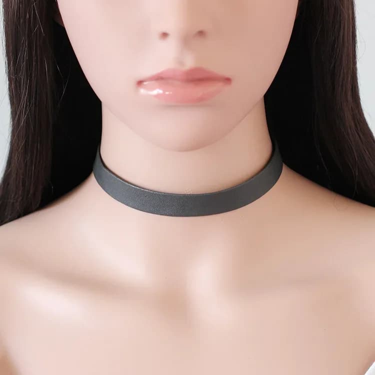 Collana girocollo corta da donna in similpelle con ciondolo creativo, gioiello di nicchia