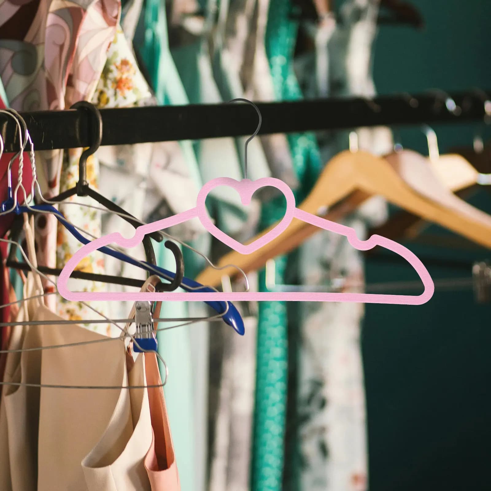 20 Pezzi Appendiabiti in Plastica a Forma di Cuore Antiscivolo per Armadio, Salvaspazio, Senza Pieghe, Organizzazione Domestica e Lavanderia