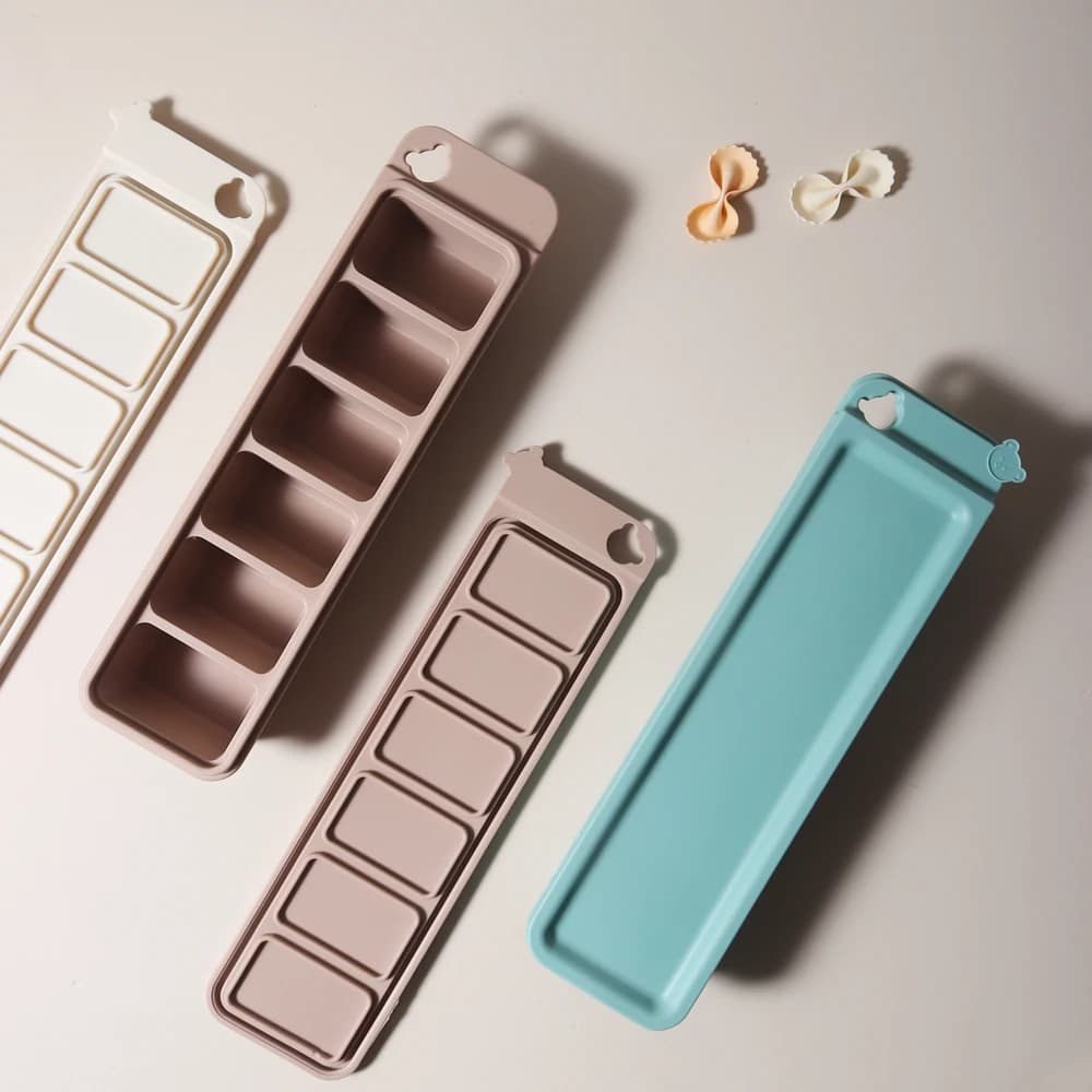 Nuovo vassoio per cubetti di ghiaccio in silicone per bambini con coperchi Nessuna perdita d'acqua Conservazione alimentare complementare per bambini