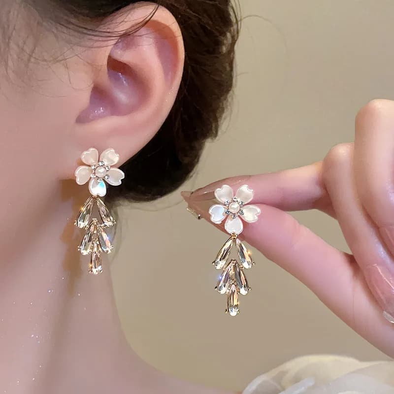 Delicate Crystal Tassel Earrings for Women Trendy Pearl Flower Pendant Earrings Casual Wedding Jewelry Accessories Gifts