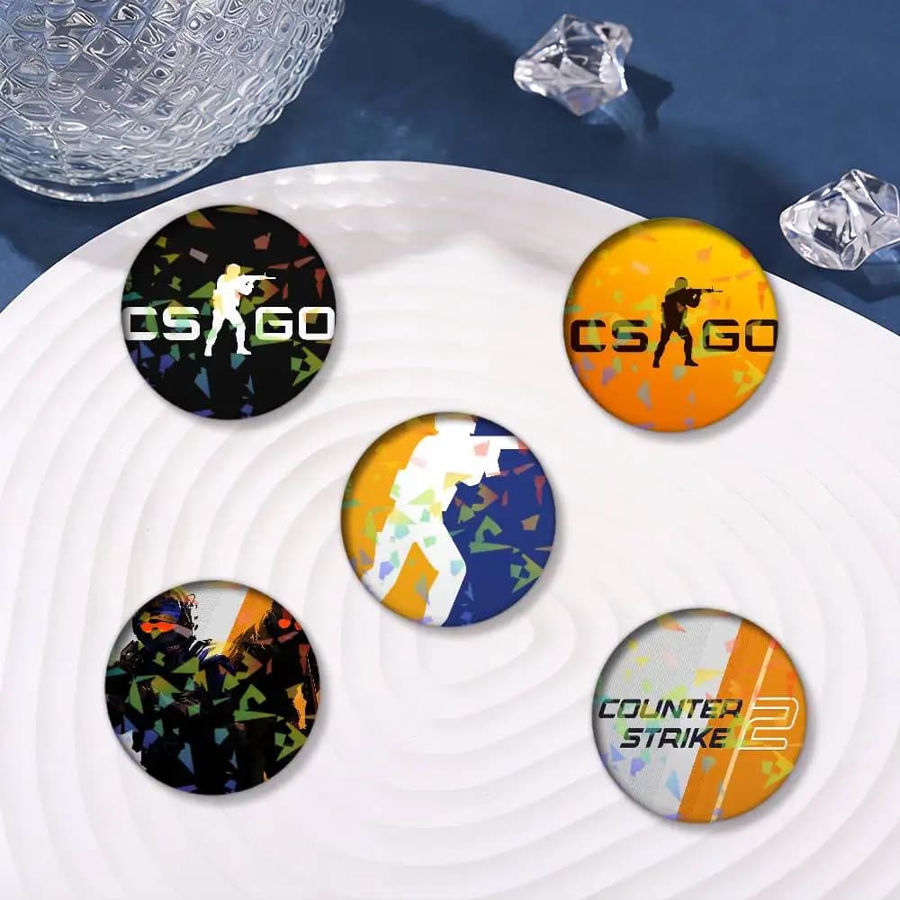 Spilla rotonda divertente con laser a tema C-CS GO per borse, accessori di abbigliamento, distintivi, gioielli, spille, giocattoli, regali