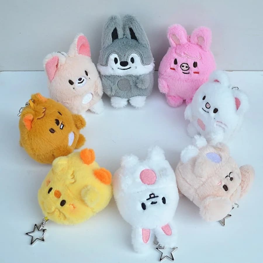 SKZOO Grazioso portachiavi in peluche, ciondolo a forma di uovo con chiusura a stella, perfetto per i fan da indossare o come regalo per gli amici