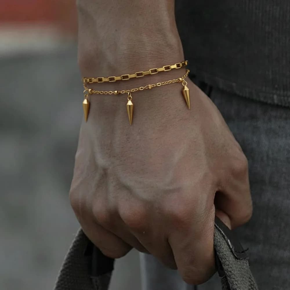 Bracciale a doppio strato con ciondolo affusolato in acciaio inossidabile Accessorio da polso elegante e minimalista per le donne Perfetto da indossare tutti i giorni
