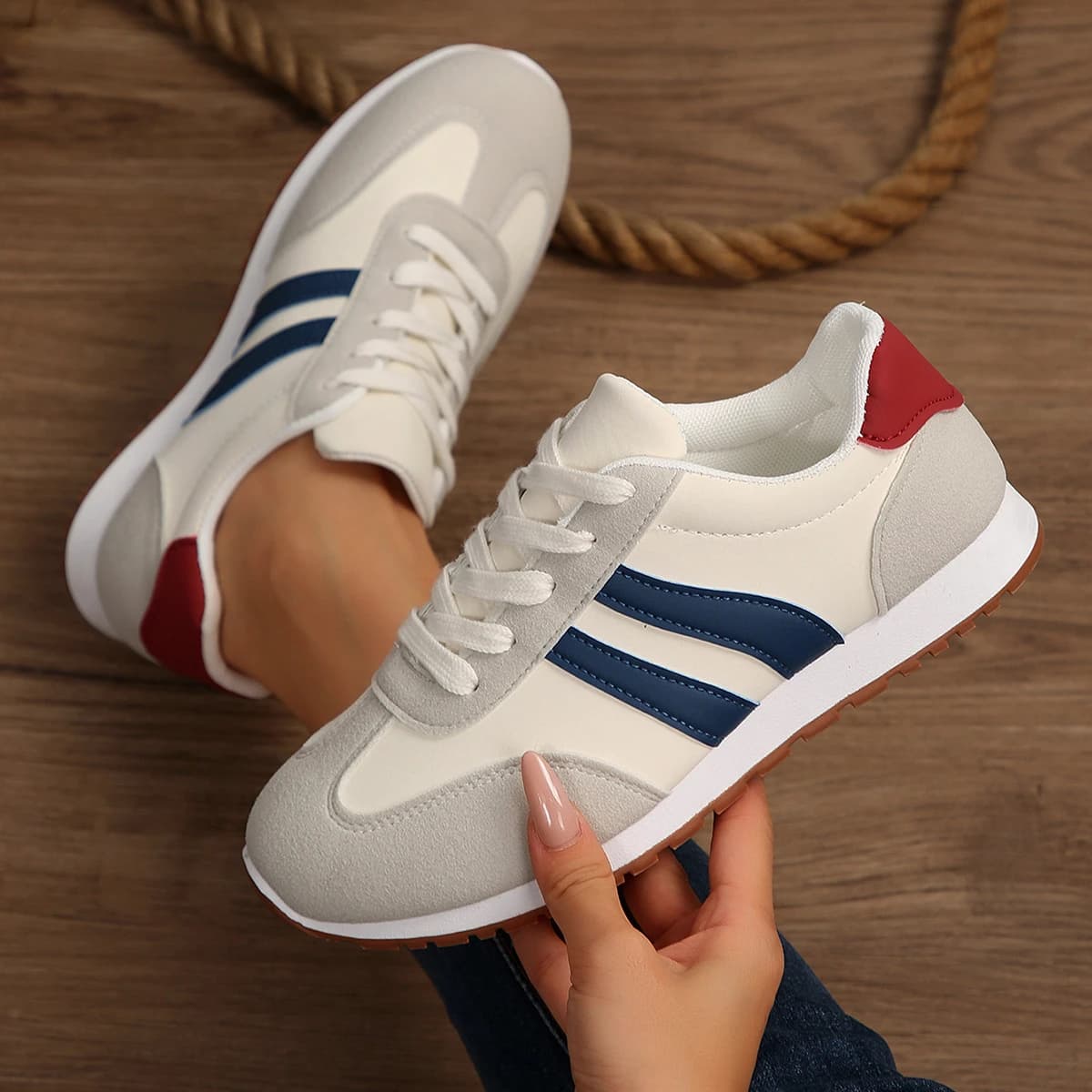 Nuove scarpe casual Moda Scarpe da corsa per tutte le partite Superficie in tessuto traspirante Scarpe sportive leggere da donna Zapatos De Mujer
