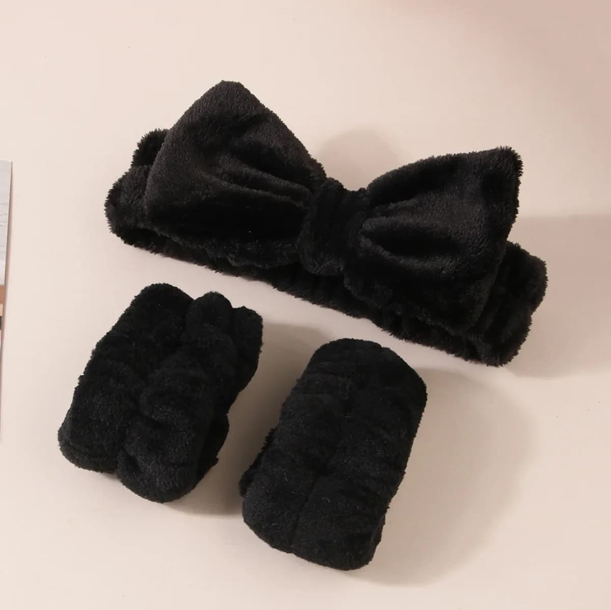 Simpatico cinturino in peluche, cravatta per capelli, maschera per il trucco, copertura per maniche a prova di umidità, anello per capelli, cuffie da donna