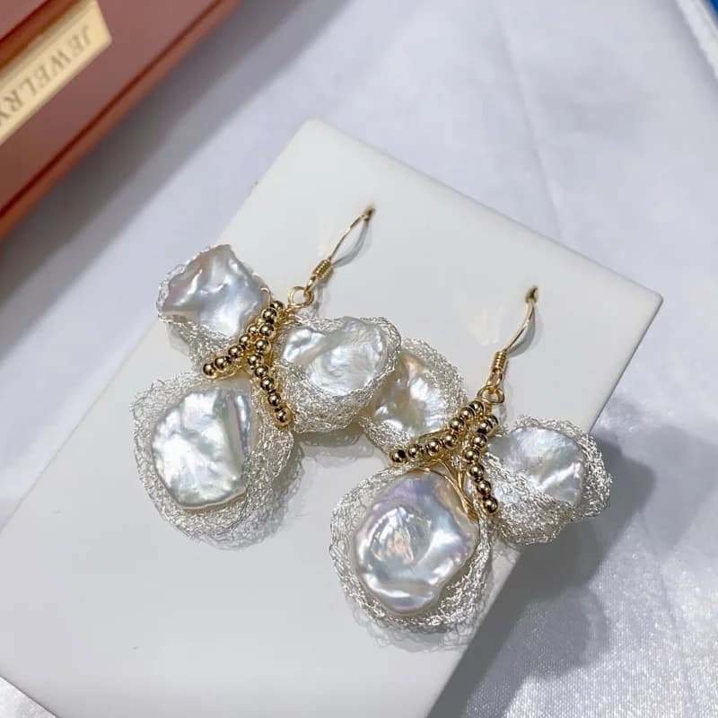 SGARIT Fiori artigianali in pizzo irregolare Orecchini di perle barocche naturali Accessori per orecchie in oro riempito 14k Orecchini da sposa fai da te