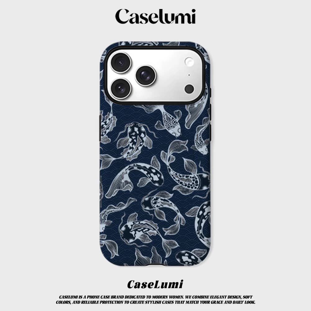 Cover CaseLumi Opaca Antiurto per iPhone 17 16 15 14 Plus 13 Pro Max con Bumper per MagSafe, in PC Rigido, Motivo Pesce Koi Blu Navy