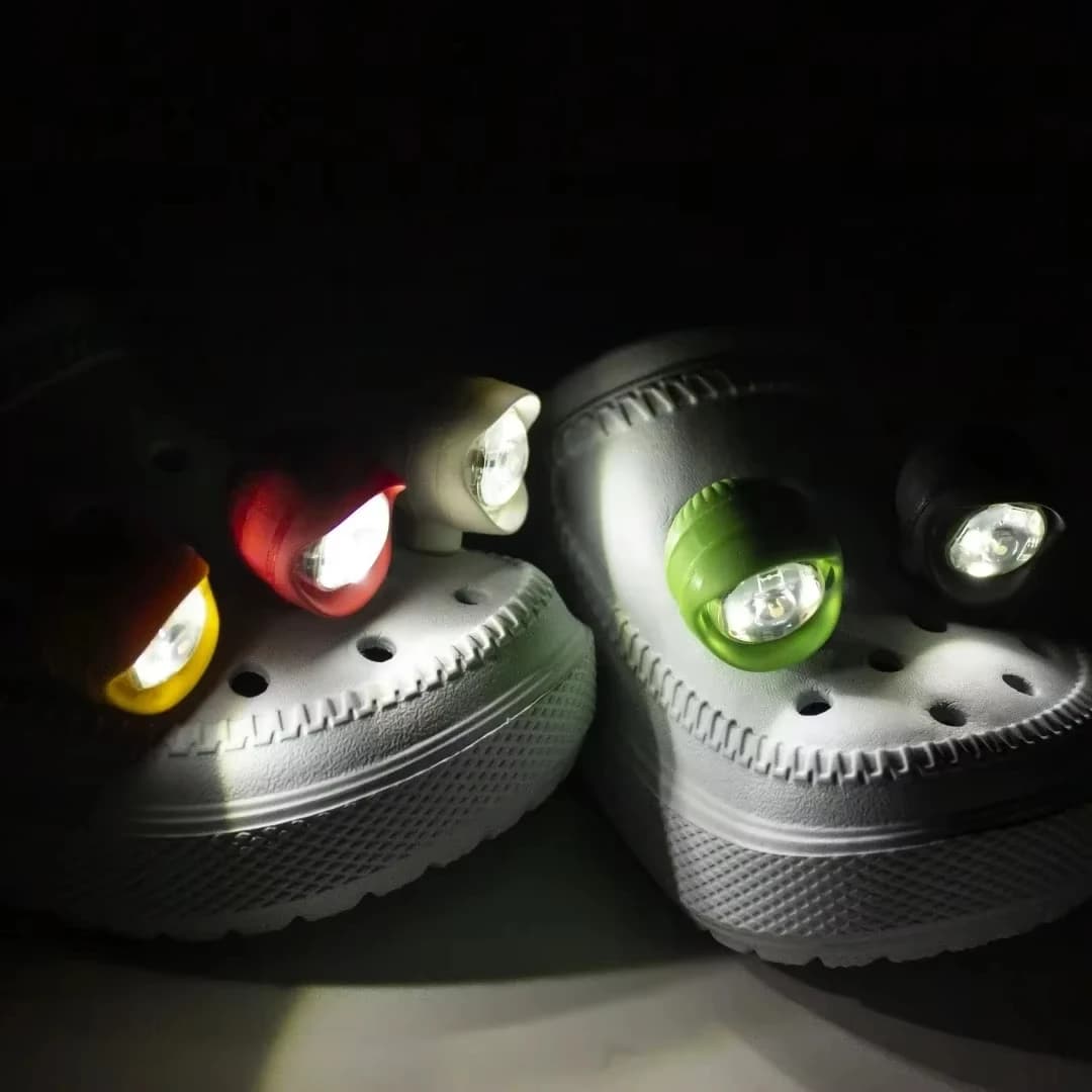 2 Pezzi Luci LED in PVC per Scarpe, Accessori Decorativi per Passeggiate Notturne, Decorazioni Fai-da-Te per Sandali, Luci per Scarpe, Regali