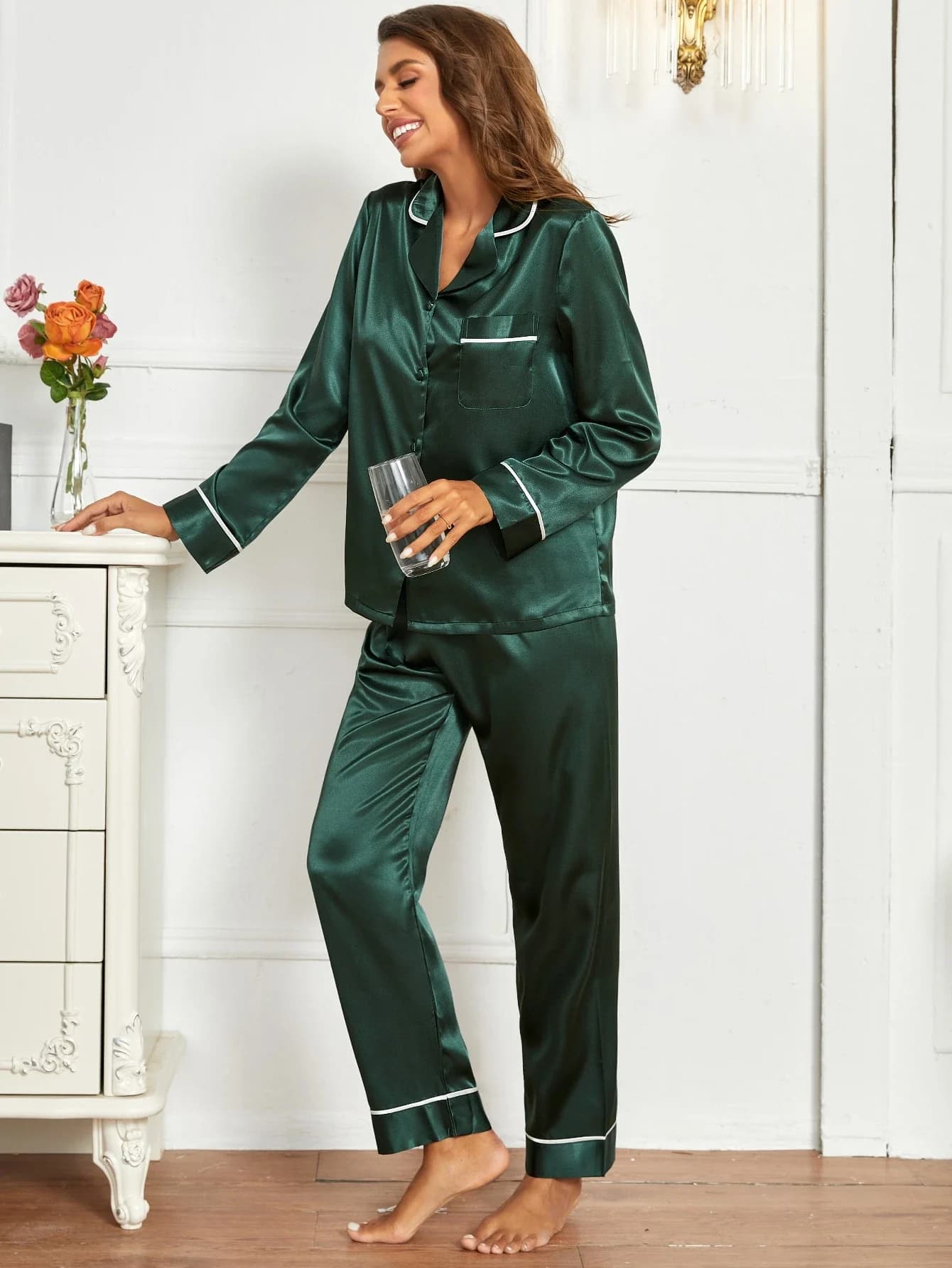Set Pigiama in Raso con Bottoni e Colletto a Risvolto per Donne, Elegante e Confortevole Abbigliamento da Notte