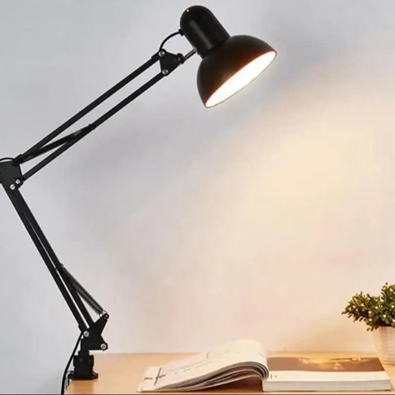 Lampada da Scrivania LED con Braccio Orientabile e Morsetto, Luce per Architetti Proteggi-Vista, Illuminazione Funzionale per Casa e Ufficio