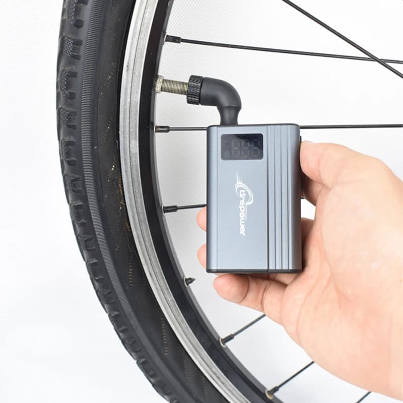 Pompa elettrica portatile per bici da 120 PSI Valvola Schrader Presta in lega di alluminio Ciclismo Gonfiatore per pneumatici per bicicletta Display della pressione Avvio
