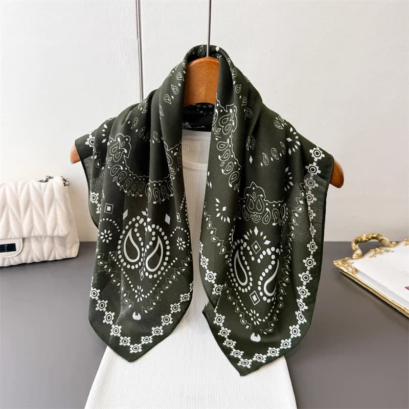 Sciarpe al collo Bandana di moda per le donne Fazzoletto con stampa paisley Sciarpa Hijab Fascia di lusso femminile Sciarpe al collo morbide