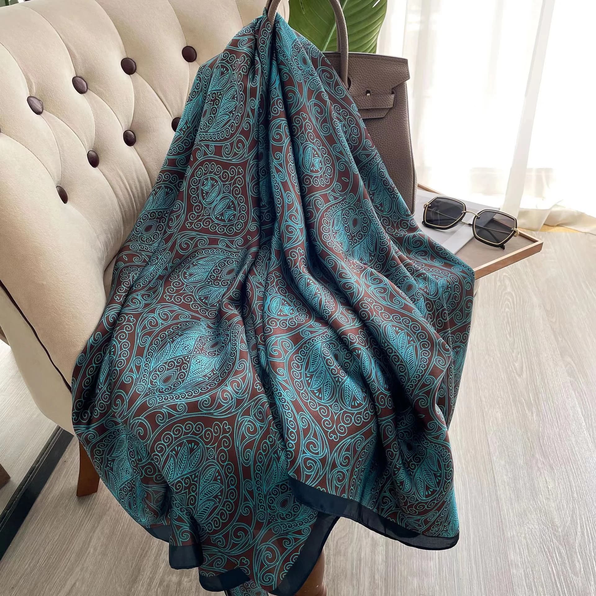 Sciarpa invernale in seta da donna Design di lusso stampa sciarpe con scialle da spiaggia da donna moda Foulard liscio Hijab femminile