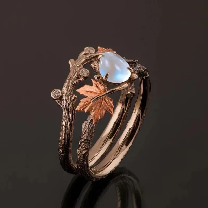 Anello da donna in pietra di luna con foglia d'acero e ramoscello in oro di grado retrò; Accessorio lussuoso; Regalo perfetto per l'anniversario di gioielli per ragazze