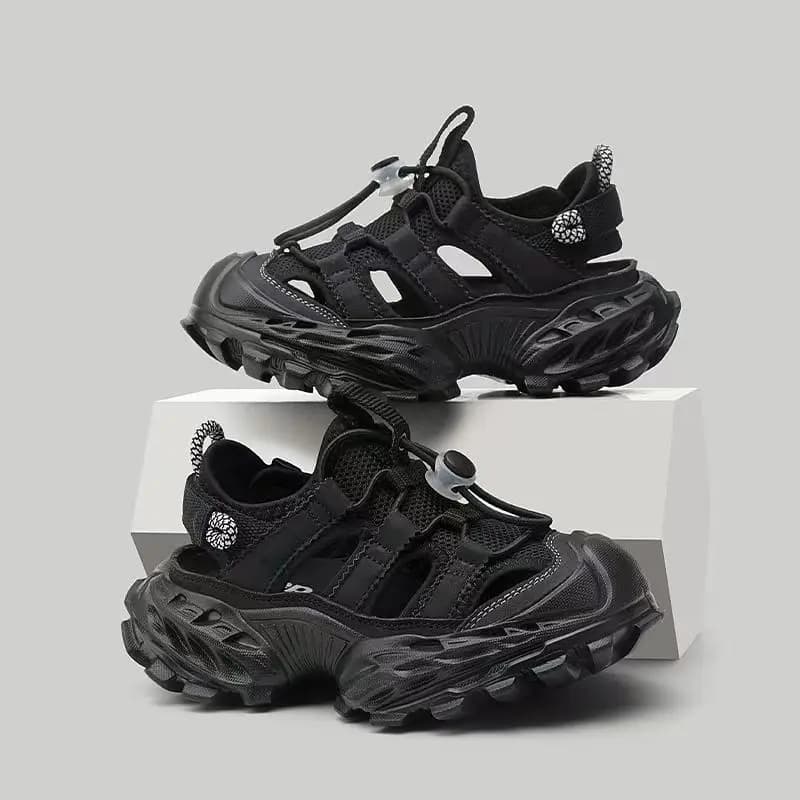 Nuovi Sandali Sportivi Bianchi da Bambino 2026, Scarpe Estive da Spiaggia a Punta Chiusa con Design Traforato per Bambini