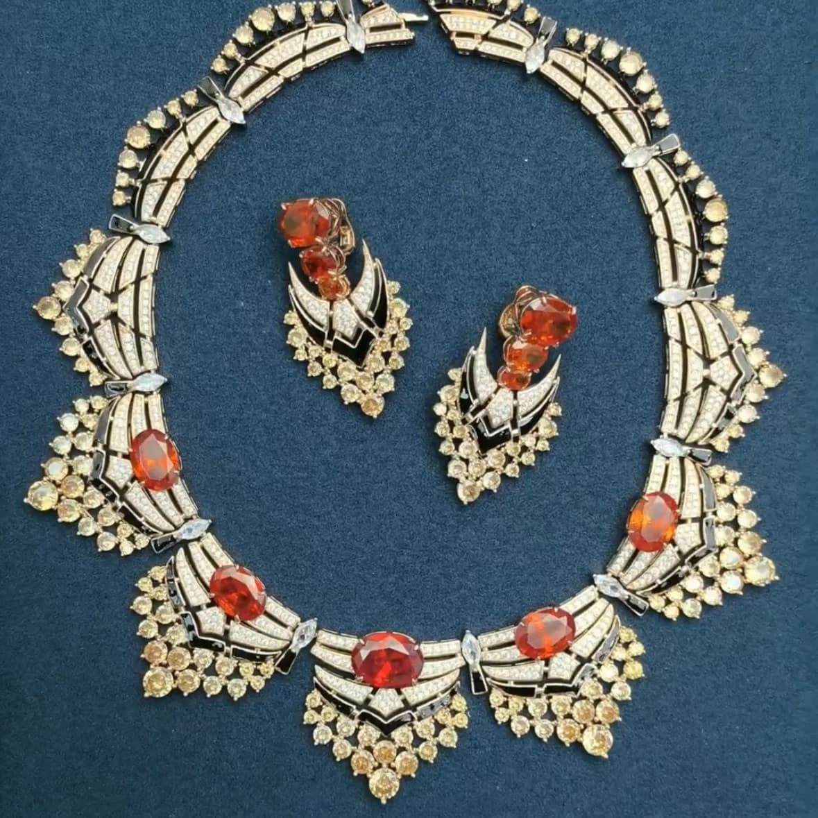 EYER Temperamento vintage AAA Zirconia Design Rosso Rosa Collana Orecchini pendenti per le donne Set di gioielli per abito da sera da sposa di lusso