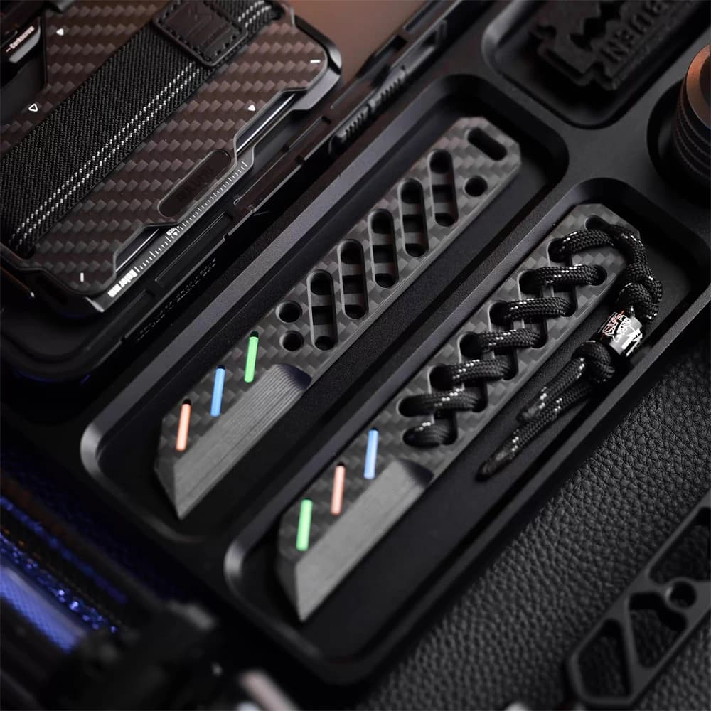 Tactical EDC Carbon Fiber Knife Card Glow-in-the-dark Stick Paracord Pendant Cutter DIY Tool
