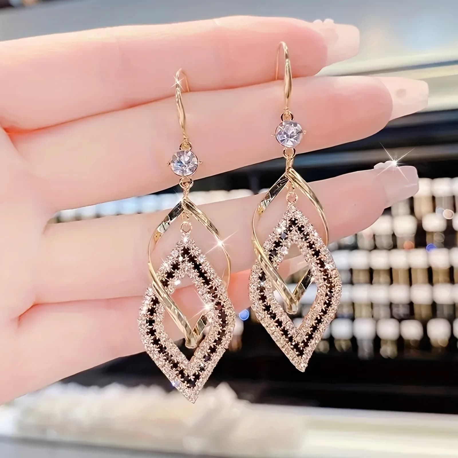 Orecchini pendenti alla moda a doppio strato con rombi cavi e zirconi scintillanti, stile sexy ed elegante
