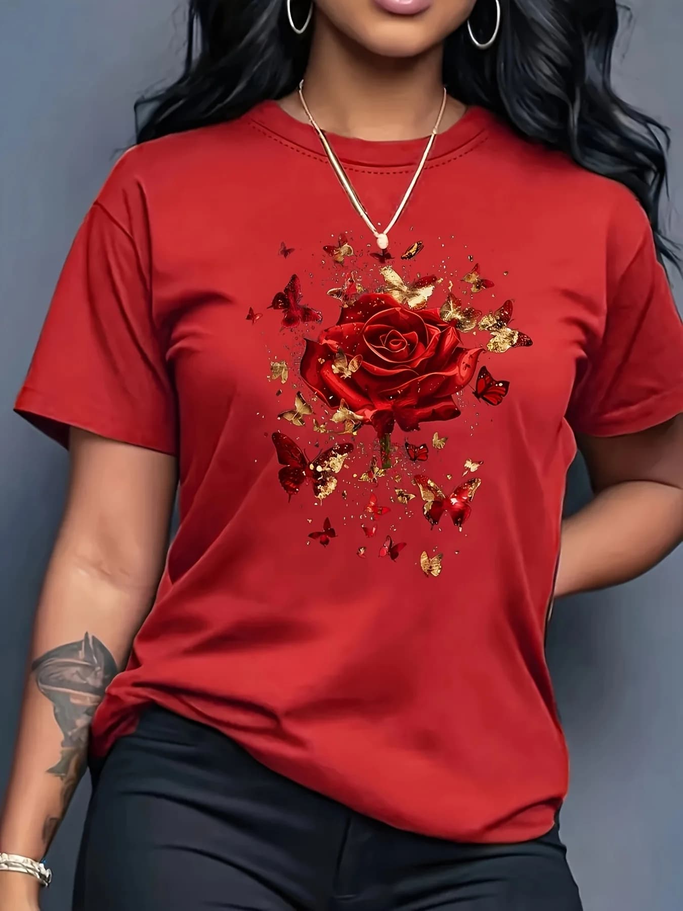 T-shirt sportiva casual da donna T-shirt con stampa floreale di rose rosse e farfalle T-shirt alla moda Harajuku Kawaii Abbigliamento da donna Y2K