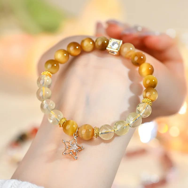 Bracciale giallo occhio di tigre in oro naturale con ciondolo a mano con arease e templi panoramici